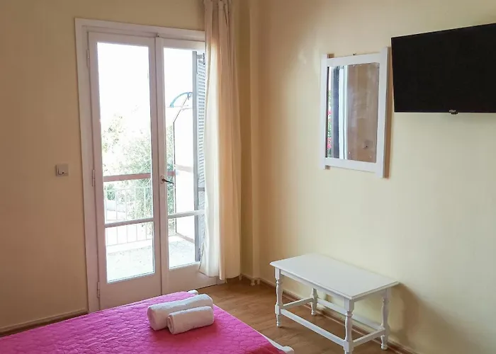 Nikolas Apartmán Moraḯtika